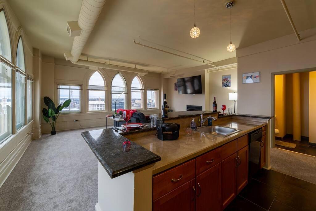 Apartament King Bed W/ Panoramic Views Of Dt! Rochester Zewnętrze zdjęcie